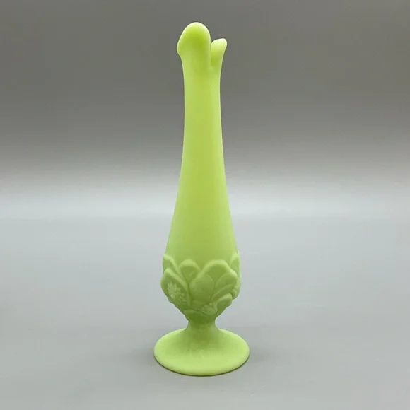 Fenton Water Lily Swung Footed Bud Vase Uranium Custard Satin Glass - Picture 4 of 13